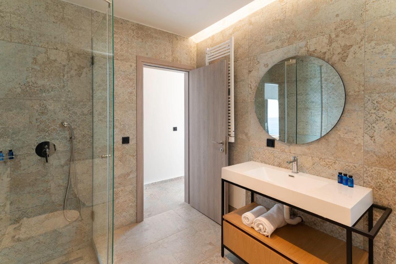 Rozities Luxury Beachfront Villa Kerames Extérieur photo