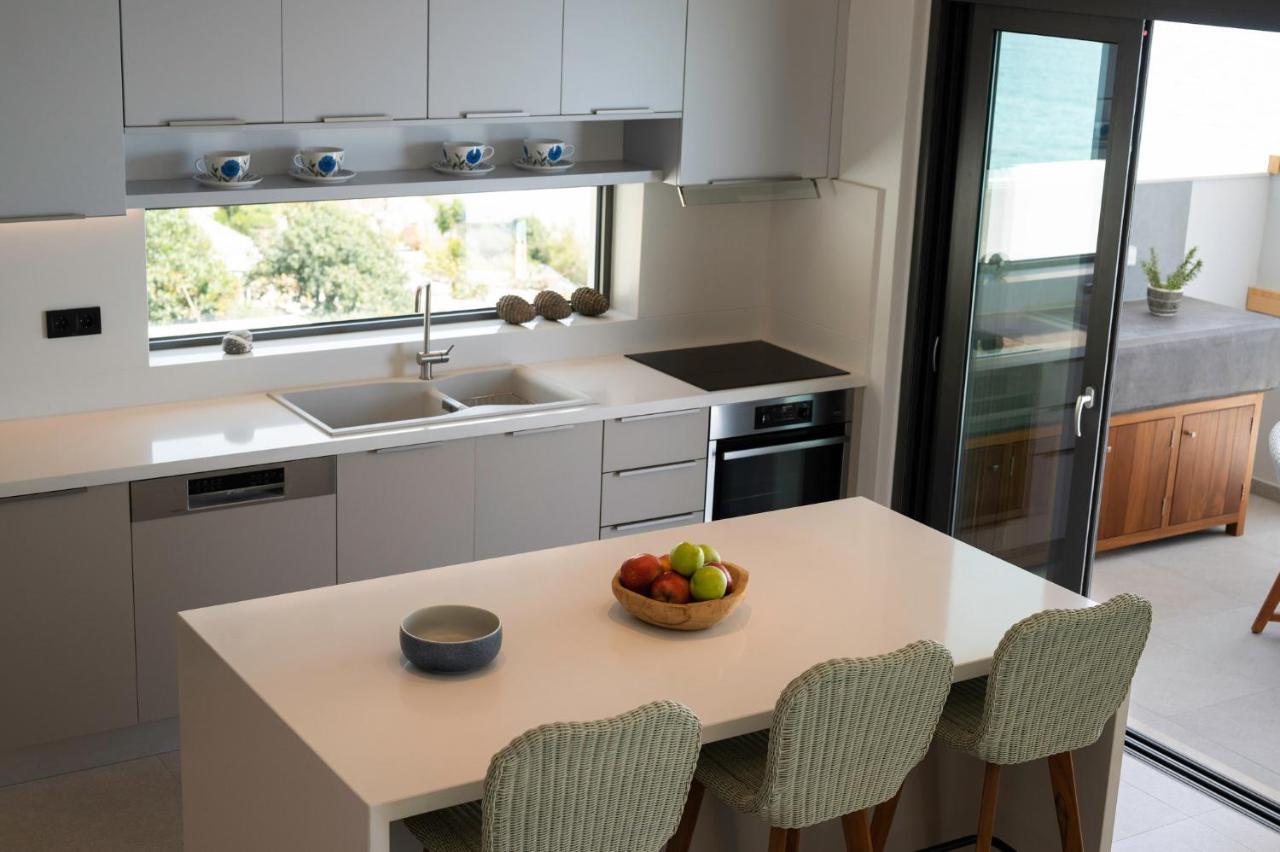 Rozities Luxury Beachfront Villa Kerames Extérieur photo