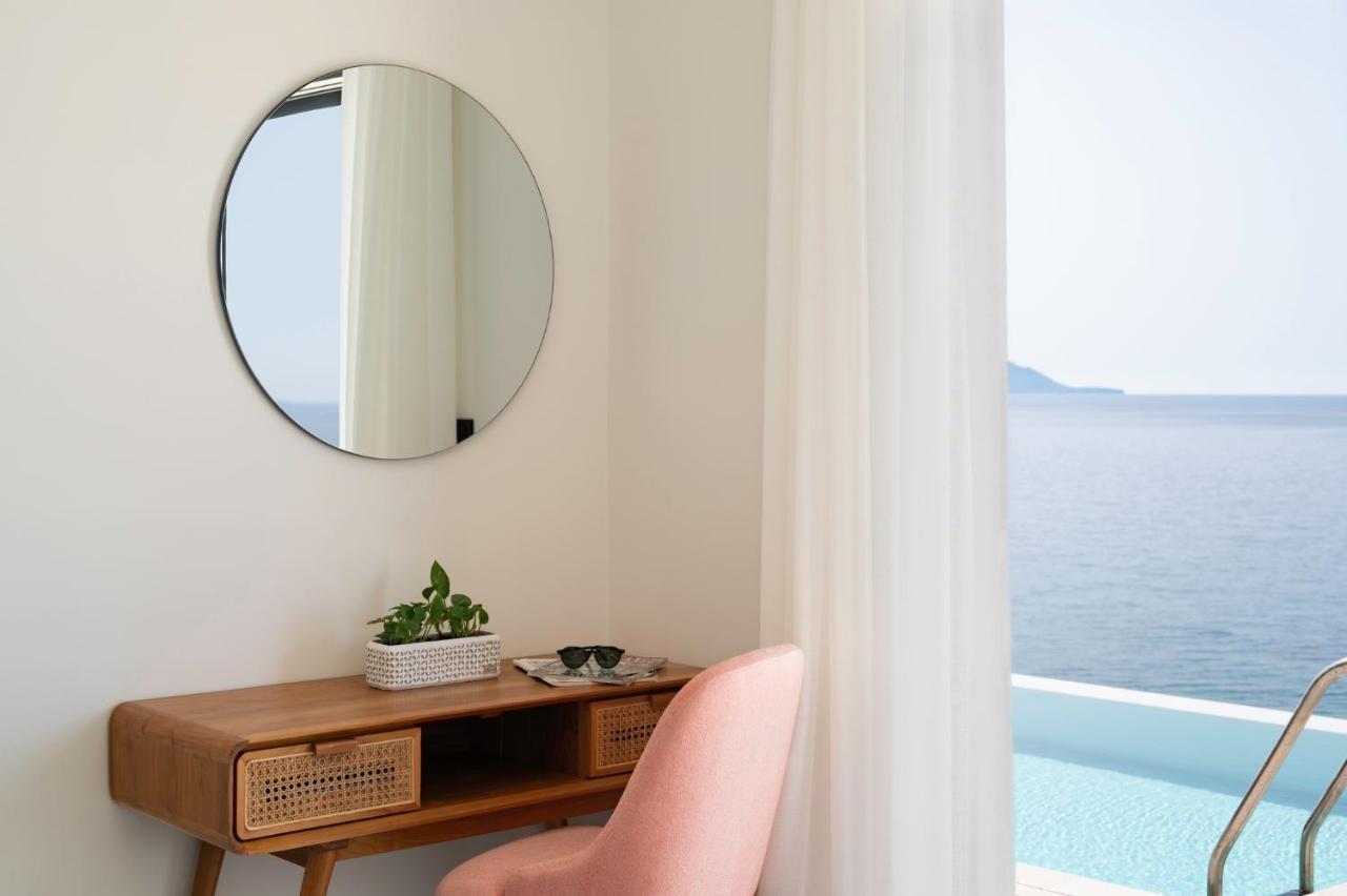 Rozities Luxury Beachfront Villa Kerames Extérieur photo